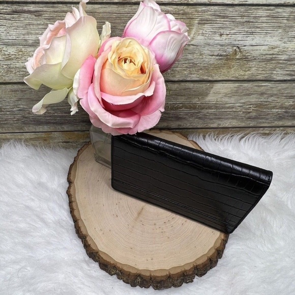 Black Genuine Leather Croc Embossed Snap Button Organizer Wallet - Picture 6 of 12